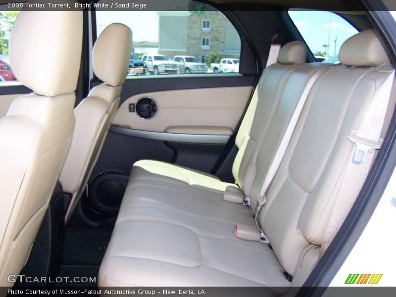 Bright White / Sand Beige 2006 Pontiac Torrent