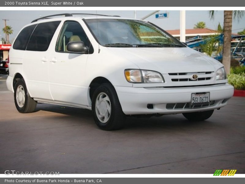 Super White / Oak 2000 Toyota Sienna XLE