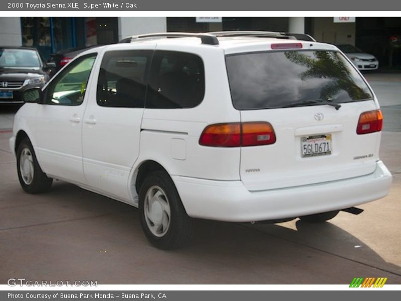 Super White / Oak 2000 Toyota Sienna XLE