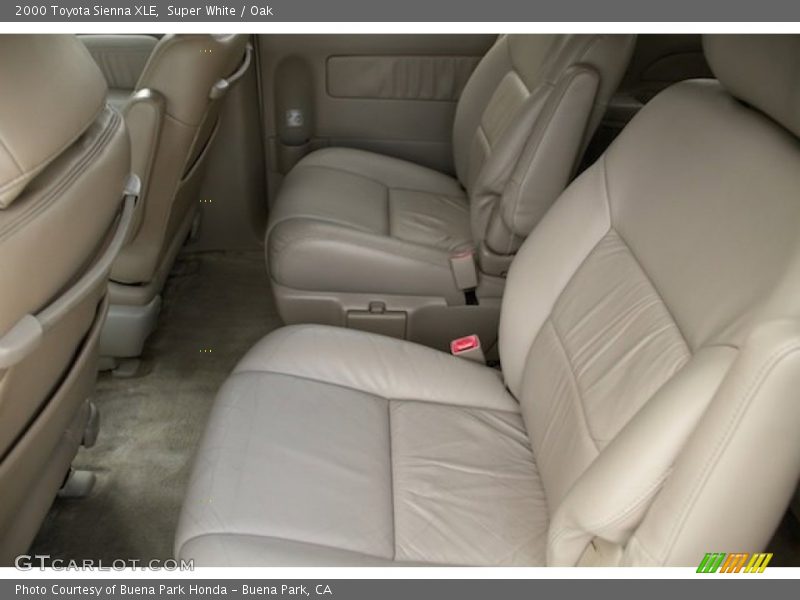 Super White / Oak 2000 Toyota Sienna XLE
