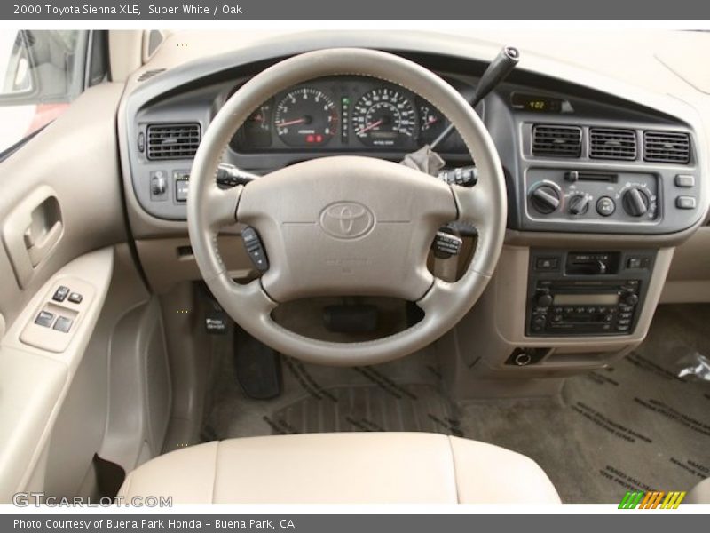 Super White / Oak 2000 Toyota Sienna XLE