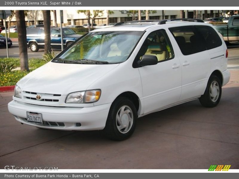 Super White / Oak 2000 Toyota Sienna XLE