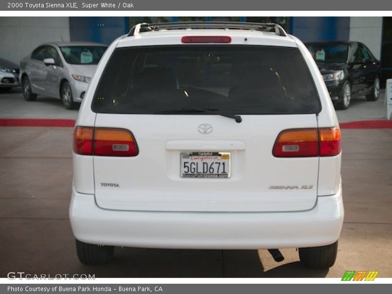 Super White / Oak 2000 Toyota Sienna XLE
