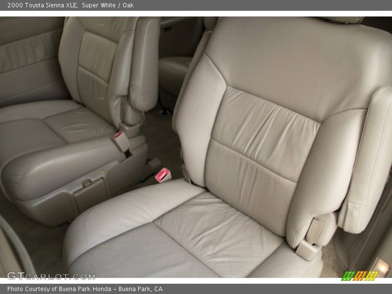 Super White / Oak 2000 Toyota Sienna XLE