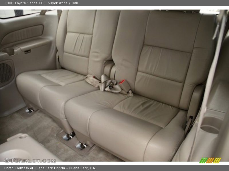 Super White / Oak 2000 Toyota Sienna XLE