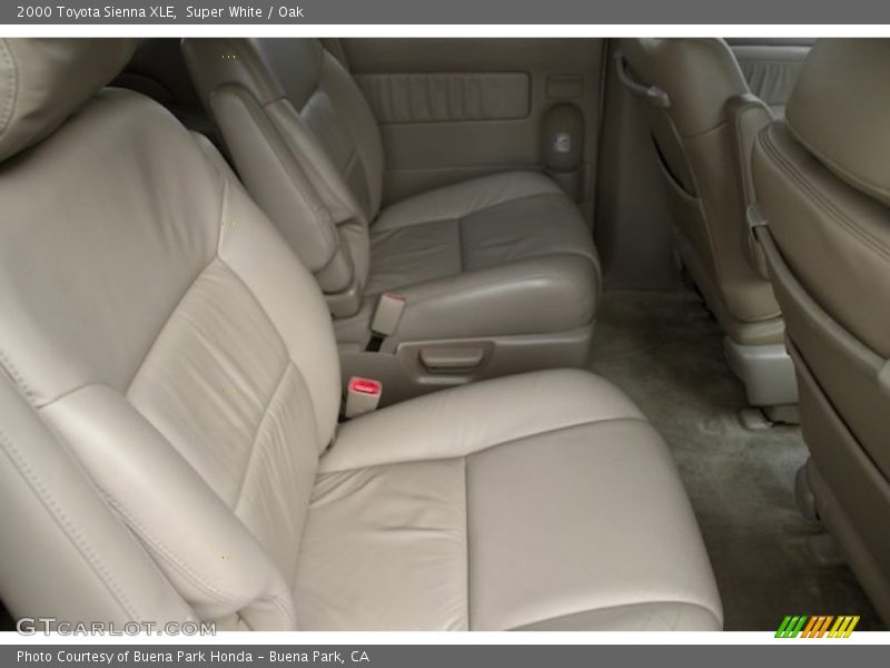 Super White / Oak 2000 Toyota Sienna XLE
