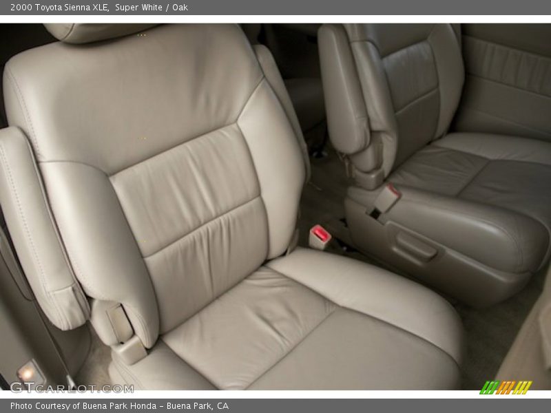 Super White / Oak 2000 Toyota Sienna XLE
