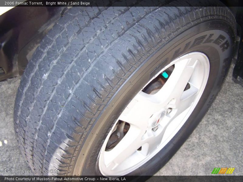 Bright White / Sand Beige 2006 Pontiac Torrent