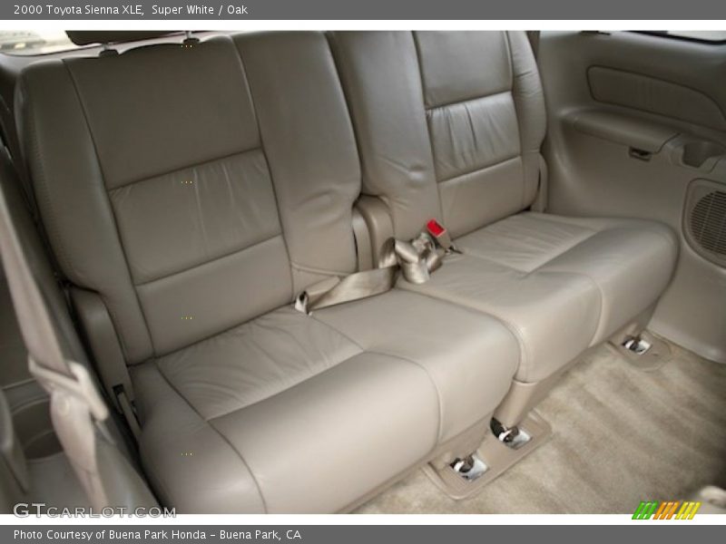 Super White / Oak 2000 Toyota Sienna XLE