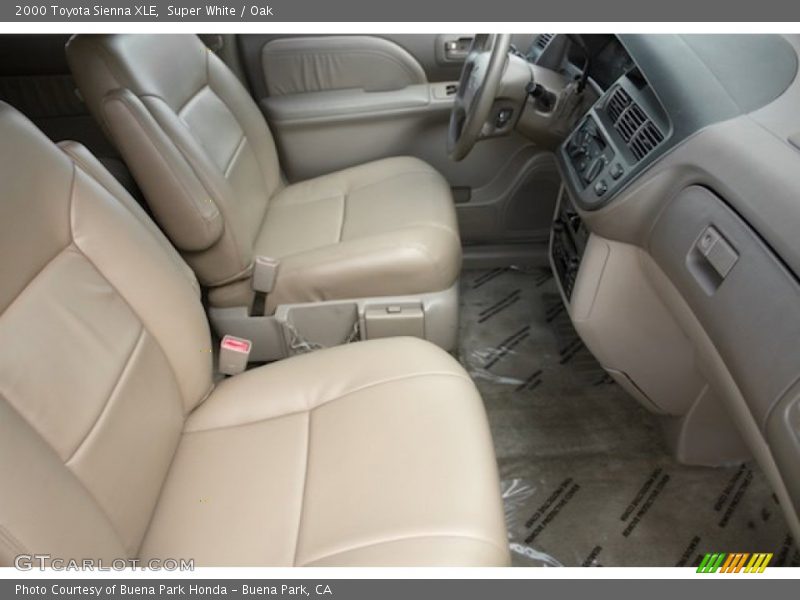 Super White / Oak 2000 Toyota Sienna XLE