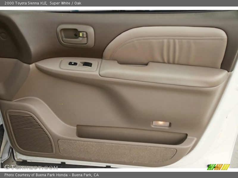Super White / Oak 2000 Toyota Sienna XLE