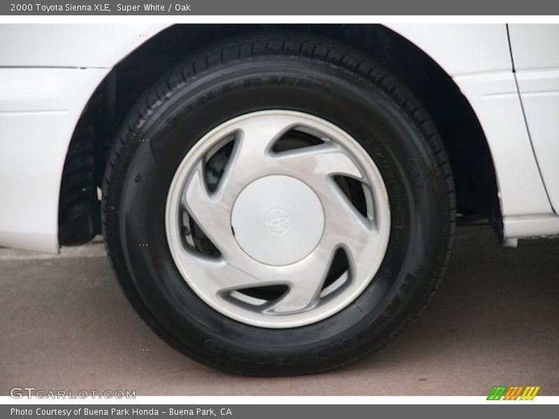 Super White / Oak 2000 Toyota Sienna XLE