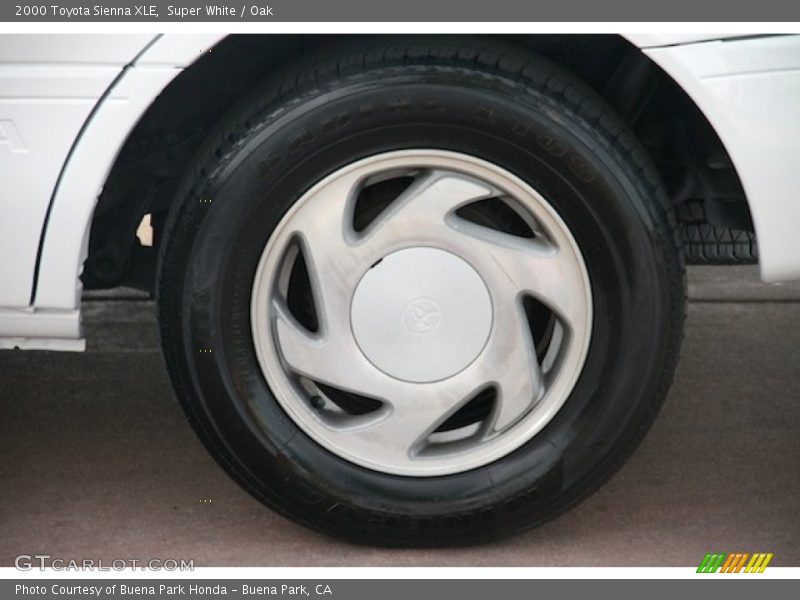 Super White / Oak 2000 Toyota Sienna XLE