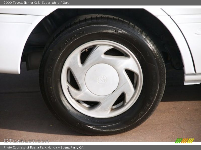 Super White / Oak 2000 Toyota Sienna XLE