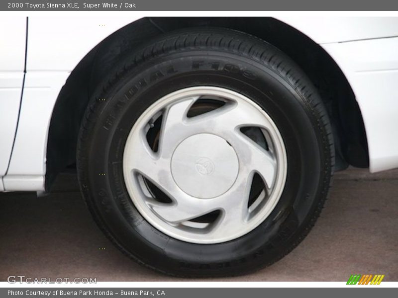 Super White / Oak 2000 Toyota Sienna XLE