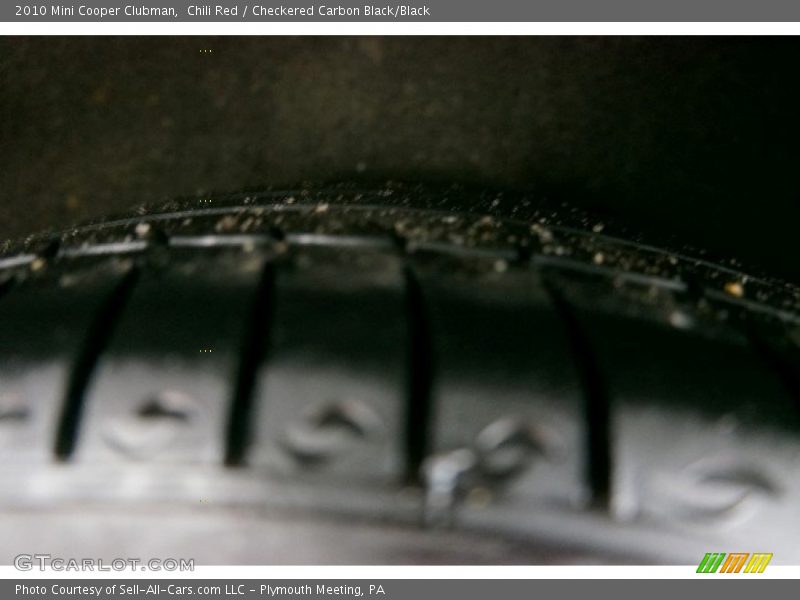 Chili Red / Checkered Carbon Black/Black 2010 Mini Cooper Clubman