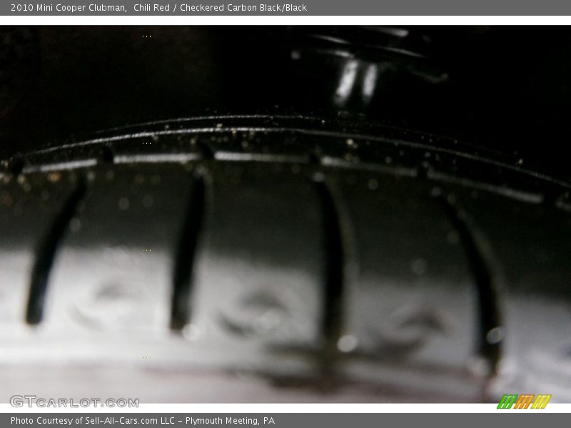 Chili Red / Checkered Carbon Black/Black 2010 Mini Cooper Clubman