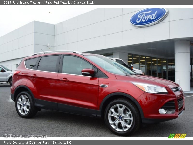 Front 3/4 View of 2015 Escape Titanium
