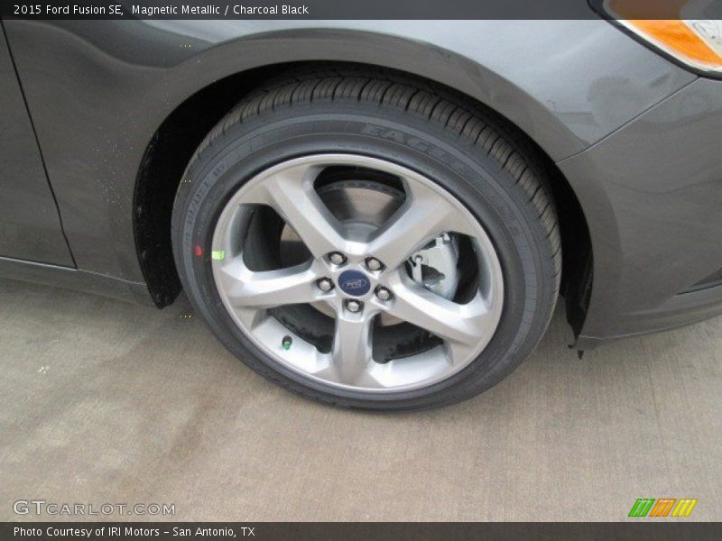 Magnetic Metallic / Charcoal Black 2015 Ford Fusion SE