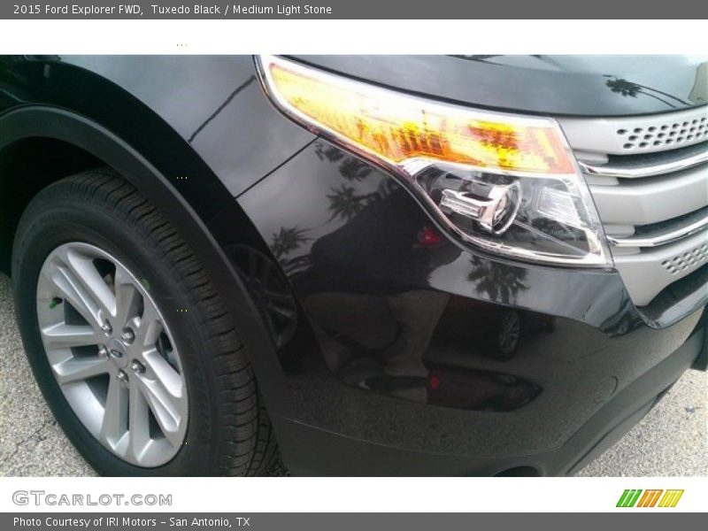 Tuxedo Black / Medium Light Stone 2015 Ford Explorer FWD