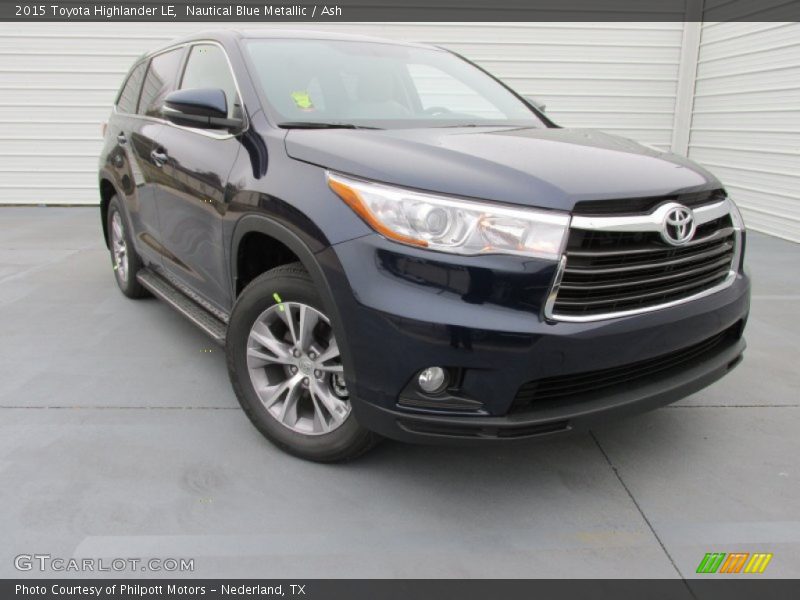 Front 3/4 View of 2015 Highlander LE