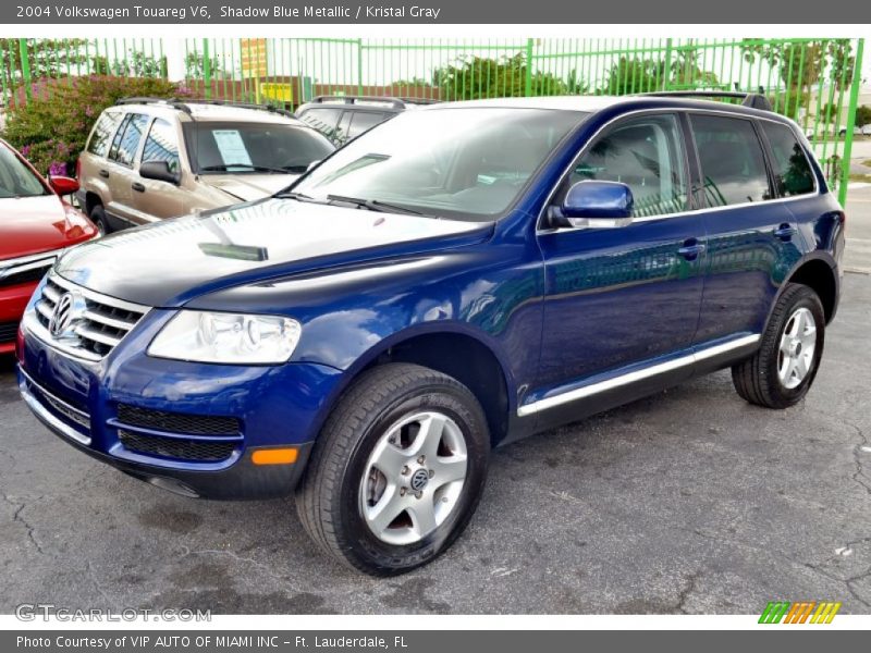 Front 3/4 View of 2004 Touareg V6