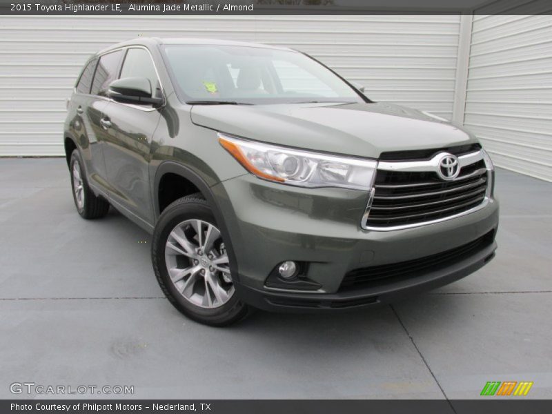 Front 3/4 View of 2015 Highlander LE