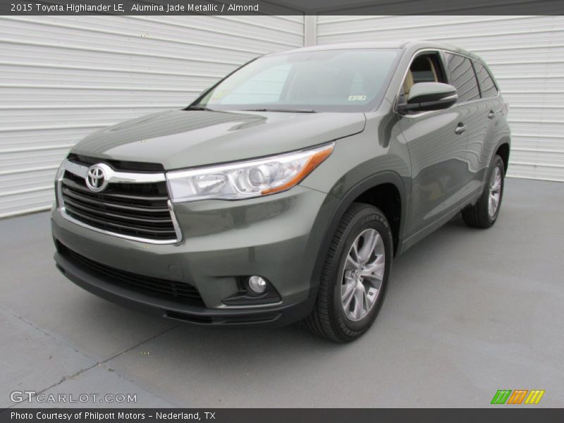Front 3/4 View of 2015 Highlander LE