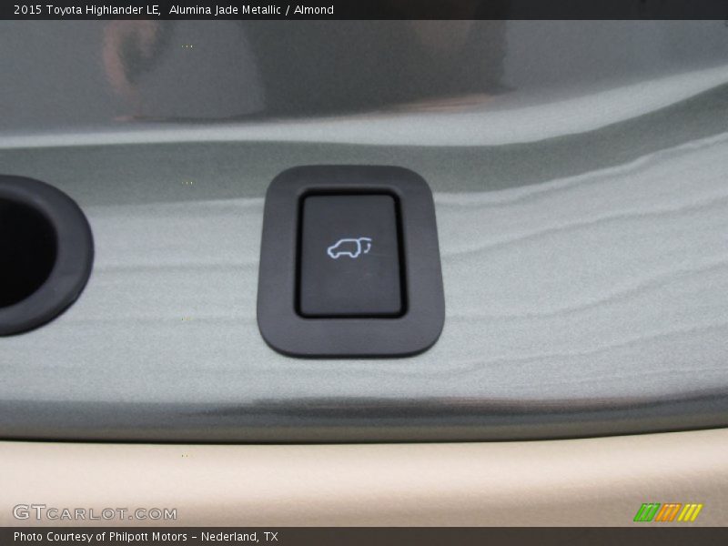 Alumina Jade Metallic / Almond 2015 Toyota Highlander LE