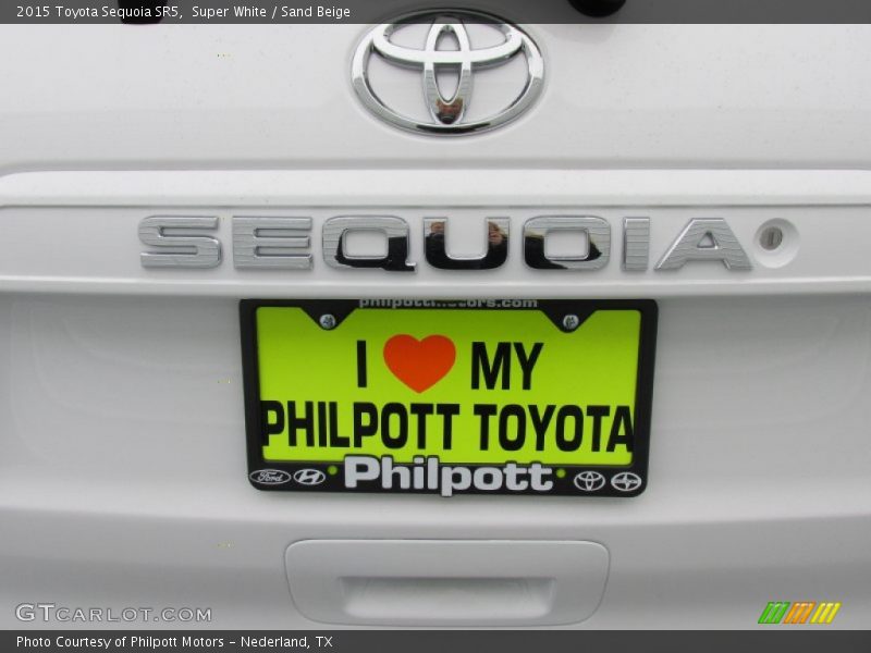 Super White / Sand Beige 2015 Toyota Sequoia SR5