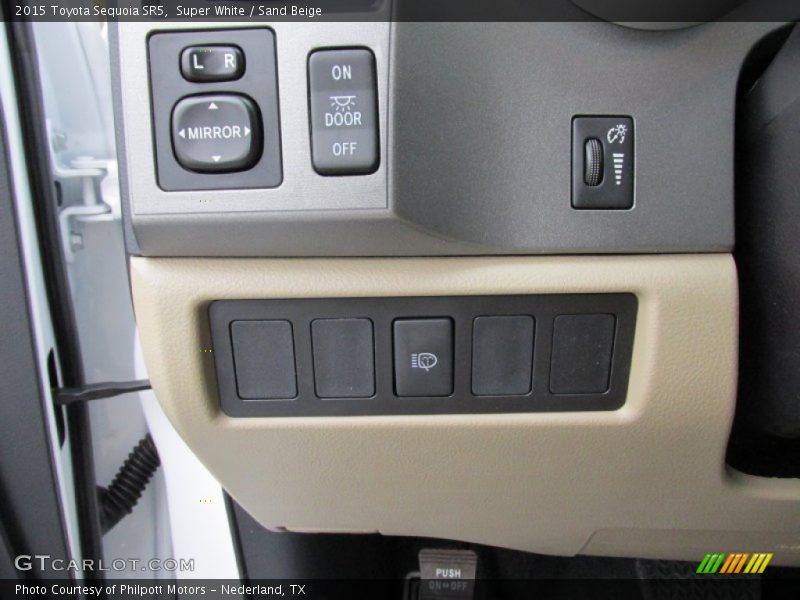 Super White / Sand Beige 2015 Toyota Sequoia SR5