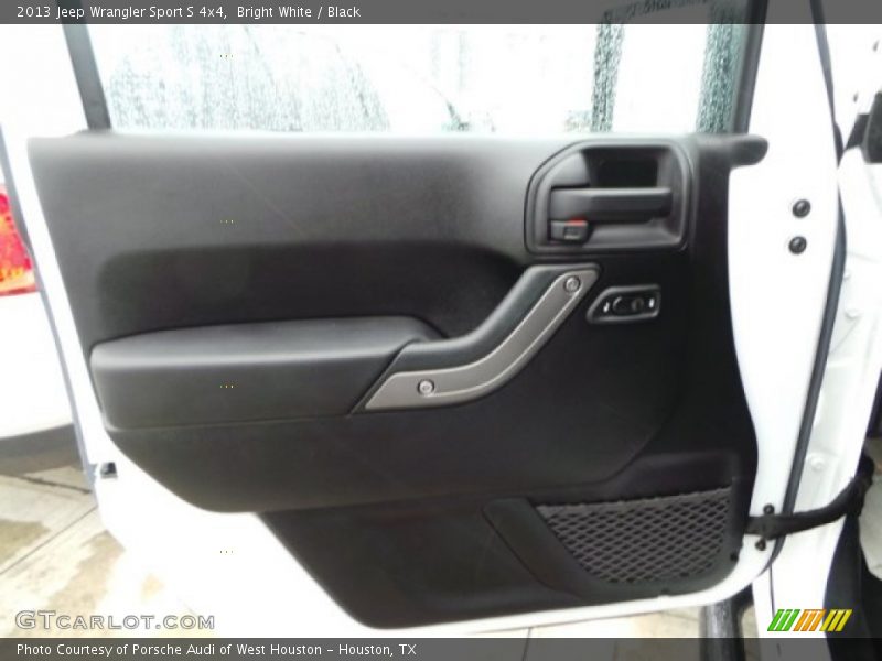 Bright White / Black 2013 Jeep Wrangler Sport S 4x4