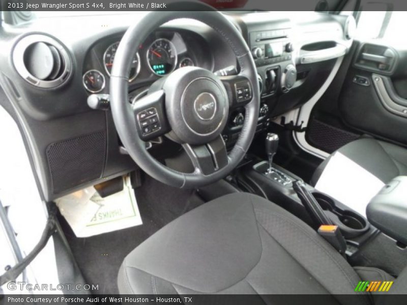Bright White / Black 2013 Jeep Wrangler Sport S 4x4