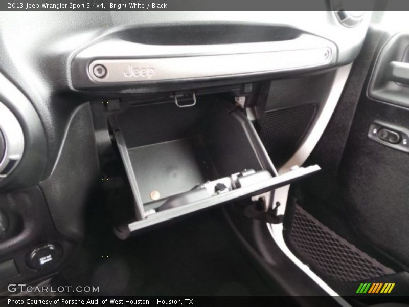 Bright White / Black 2013 Jeep Wrangler Sport S 4x4