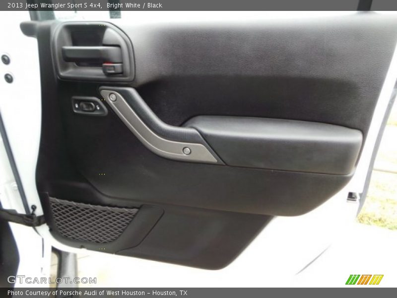 Bright White / Black 2013 Jeep Wrangler Sport S 4x4
