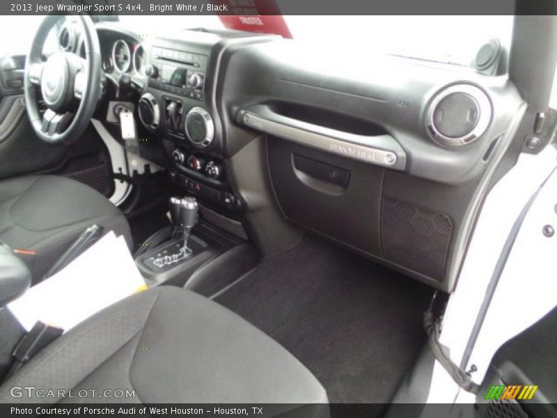 Bright White / Black 2013 Jeep Wrangler Sport S 4x4