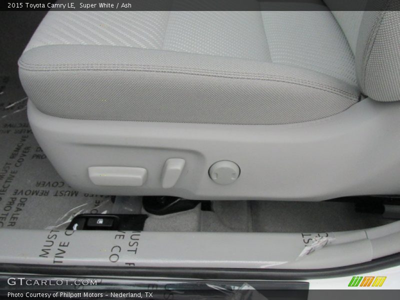 Super White / Ash 2015 Toyota Camry LE