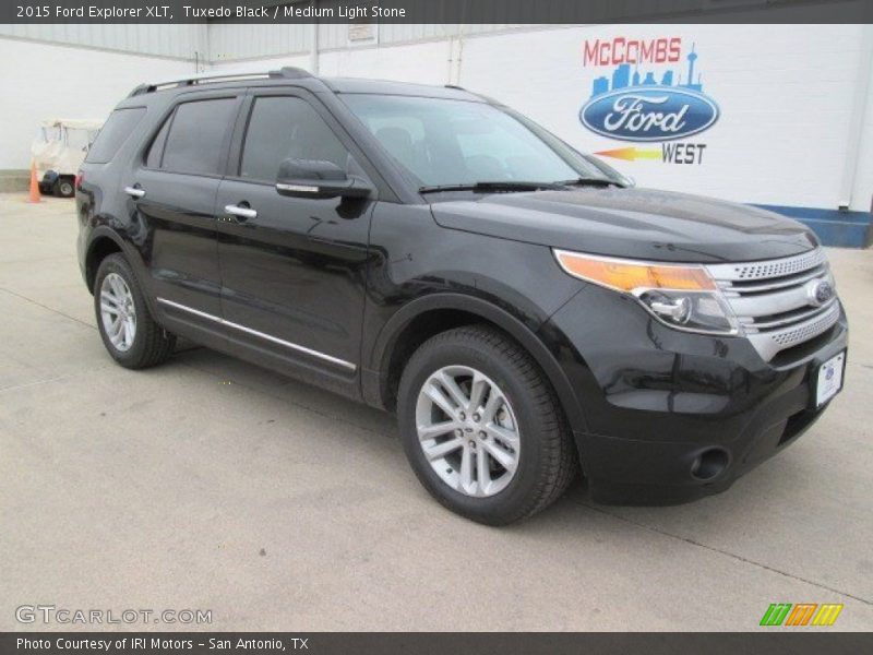 Tuxedo Black / Medium Light Stone 2015 Ford Explorer XLT