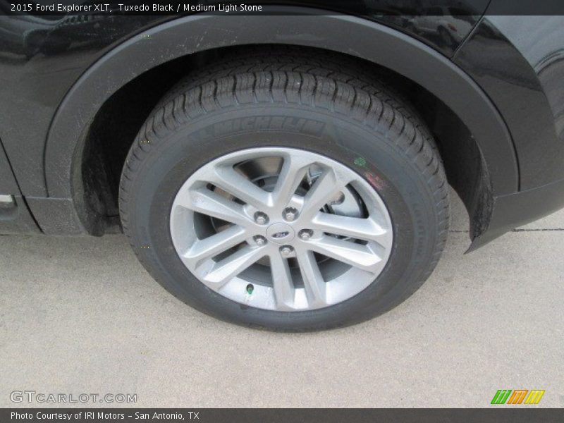 Tuxedo Black / Medium Light Stone 2015 Ford Explorer XLT