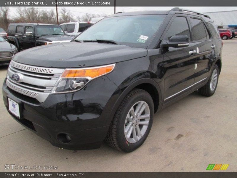 Tuxedo Black / Medium Light Stone 2015 Ford Explorer XLT