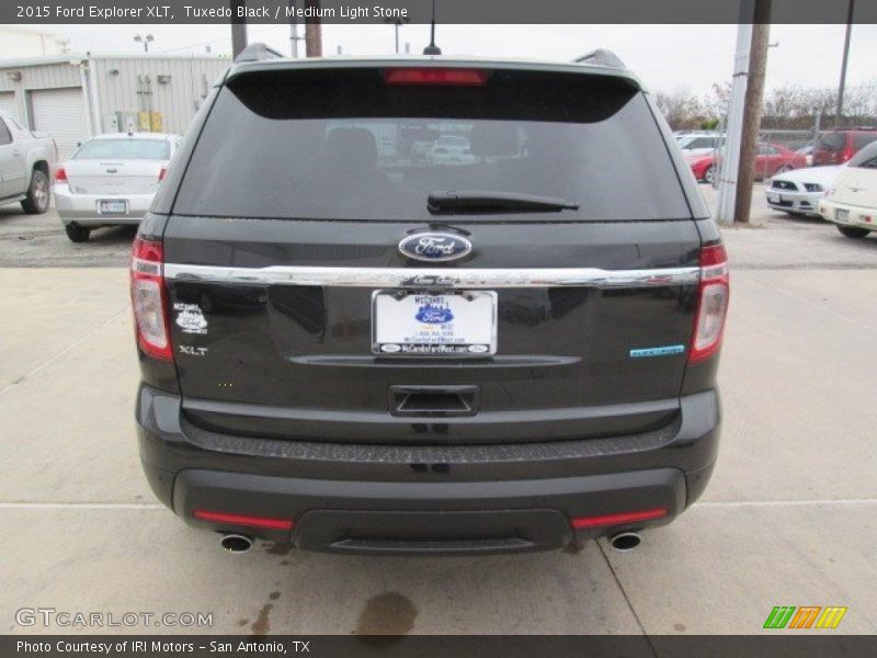 Tuxedo Black / Medium Light Stone 2015 Ford Explorer XLT