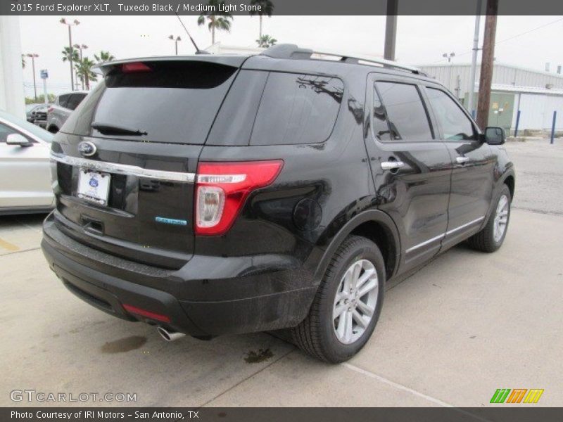 Tuxedo Black / Medium Light Stone 2015 Ford Explorer XLT