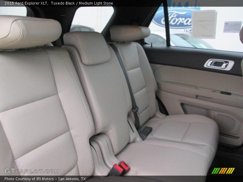 Tuxedo Black / Medium Light Stone 2015 Ford Explorer XLT