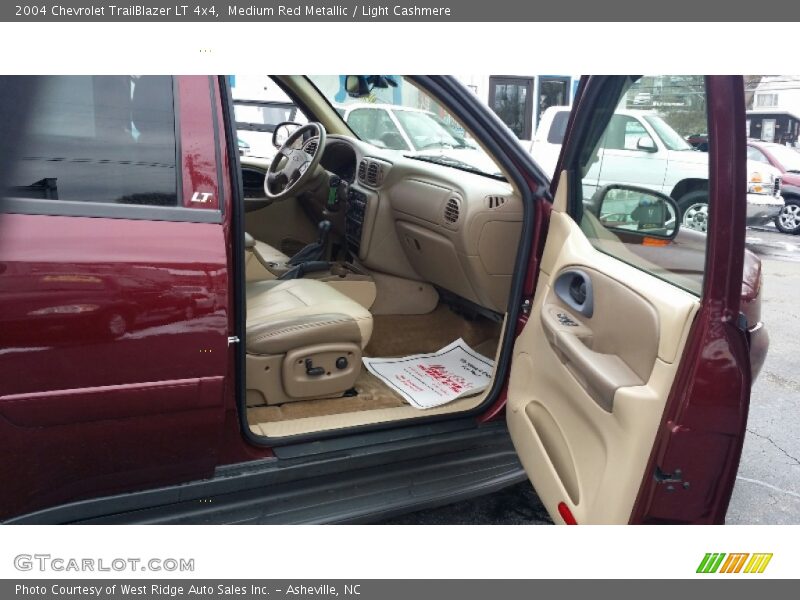 Medium Red Metallic / Light Cashmere 2004 Chevrolet TrailBlazer LT 4x4