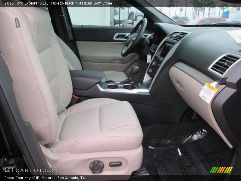 Tuxedo Black / Medium Light Stone 2015 Ford Explorer XLT
