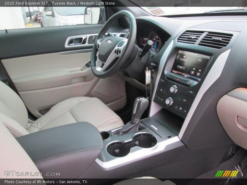 Tuxedo Black / Medium Light Stone 2015 Ford Explorer XLT