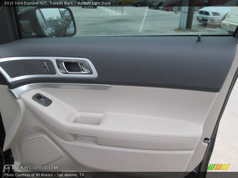 Tuxedo Black / Medium Light Stone 2015 Ford Explorer XLT