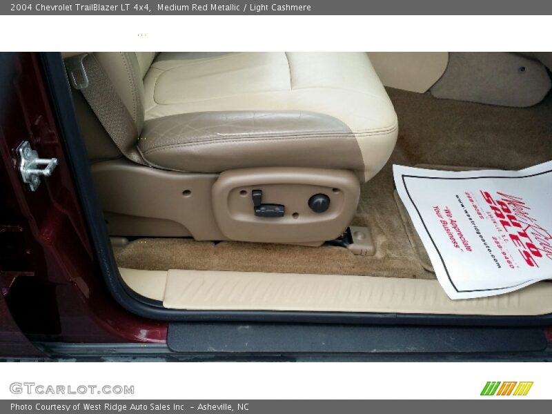 Medium Red Metallic / Light Cashmere 2004 Chevrolet TrailBlazer LT 4x4