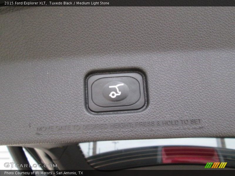 Tuxedo Black / Medium Light Stone 2015 Ford Explorer XLT