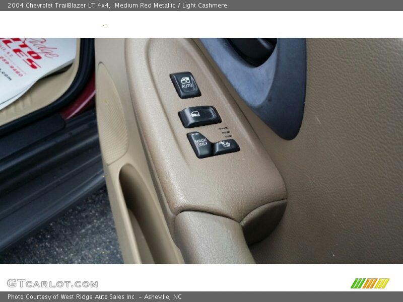 Medium Red Metallic / Light Cashmere 2004 Chevrolet TrailBlazer LT 4x4